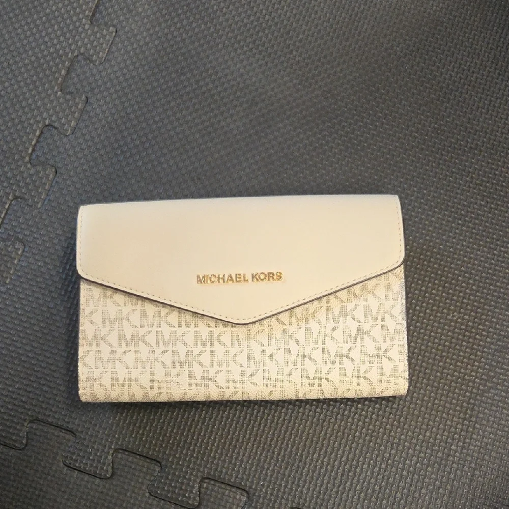 Michael Kors Cream Tote Bag with Gold Accents - Picture 8 of 8